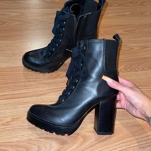 REAL LEATHER STEVE MADDEN HEELED LACED UP BOOTIES